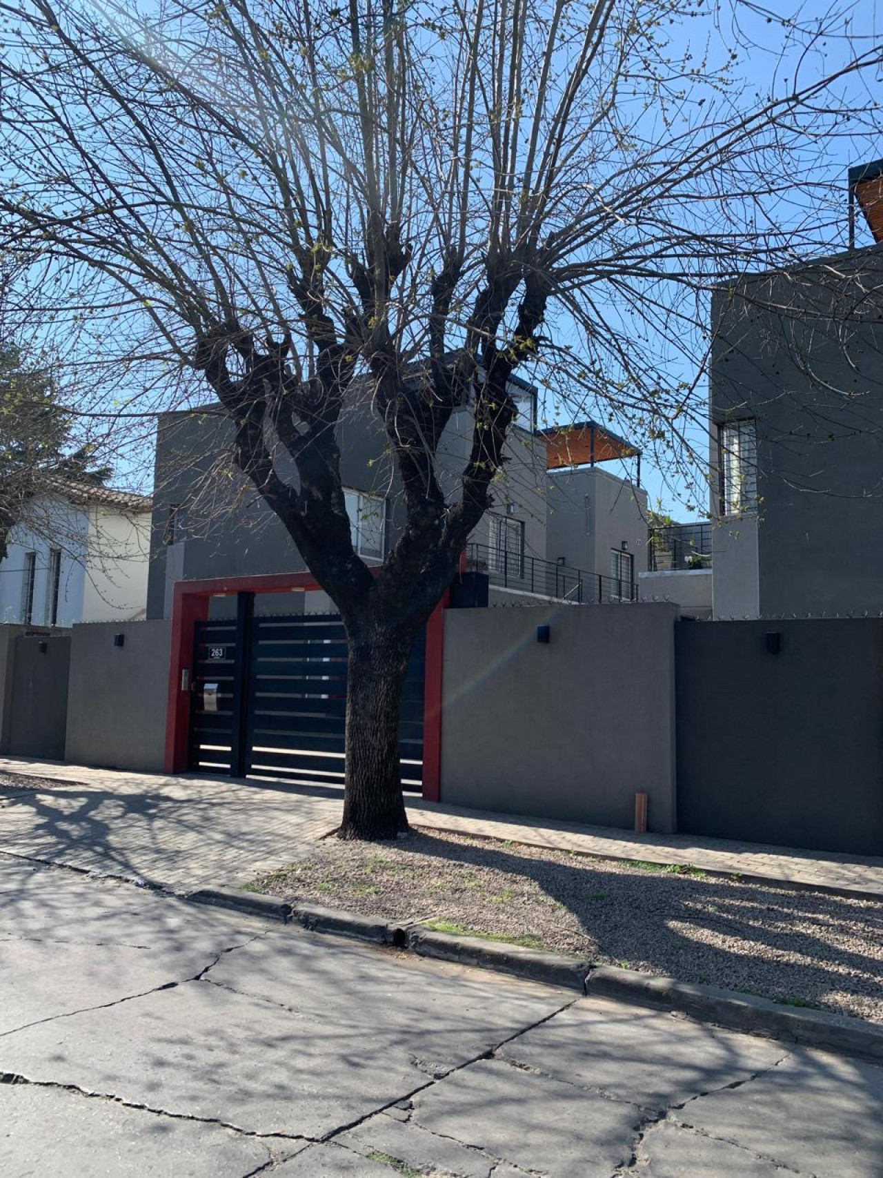 Departamento 2 ambientes en venta, con cochera , con terraza privada y apto crédito.