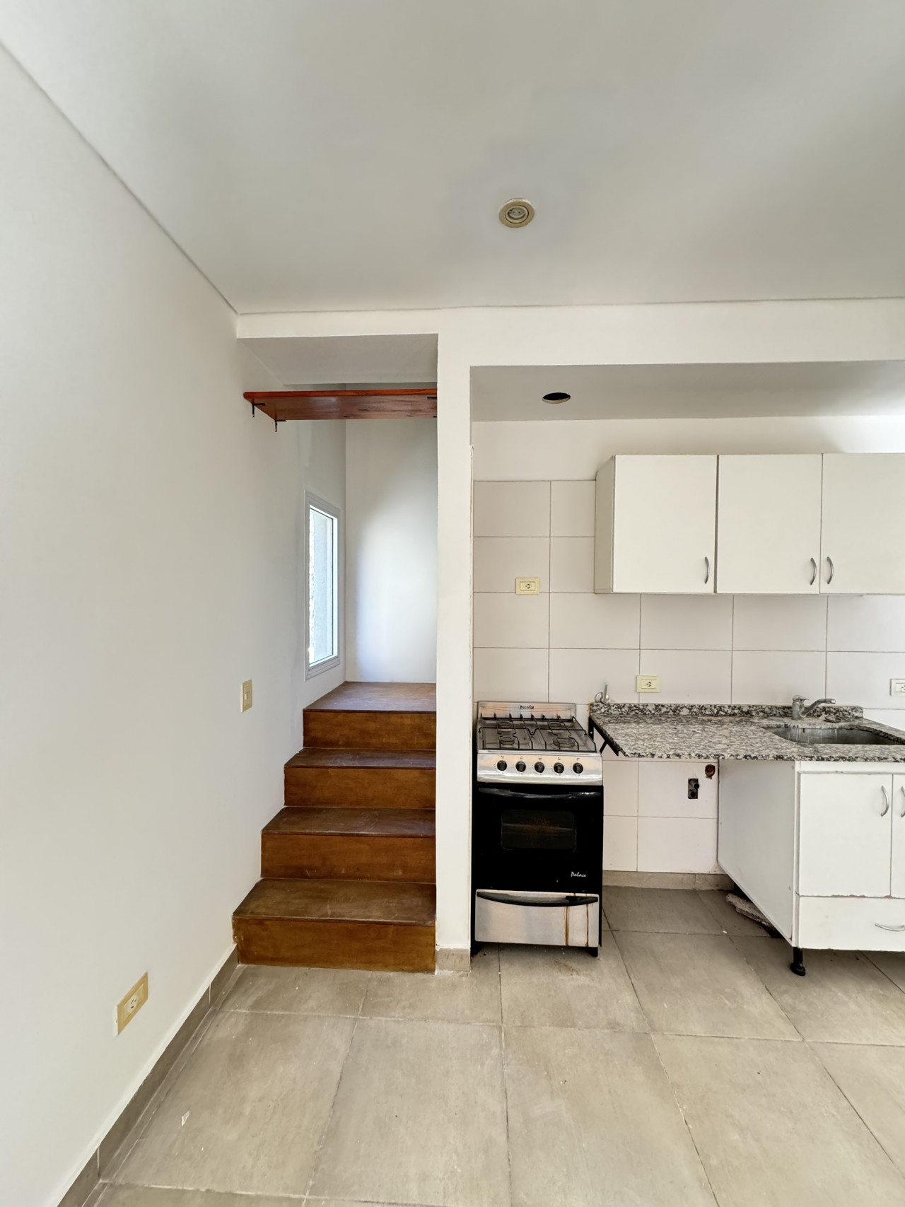 cocina + escalera a terraza